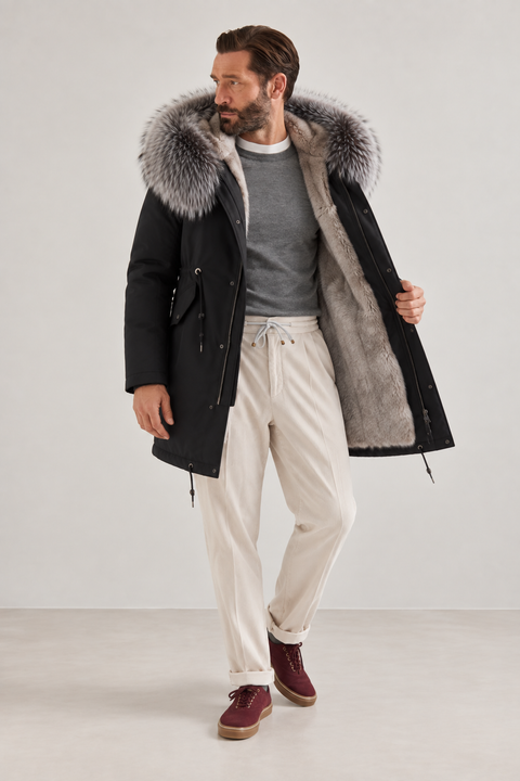 Parka da uomo nera con fodera in pelliccia