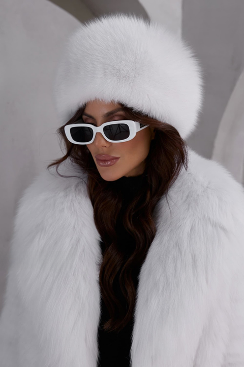 Cappello bianco in pelliccia di volpe