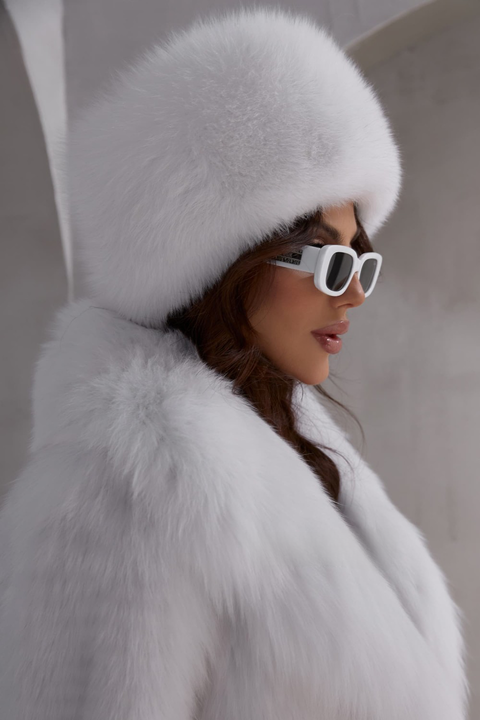 Cappello bianco in pelliccia di volpe