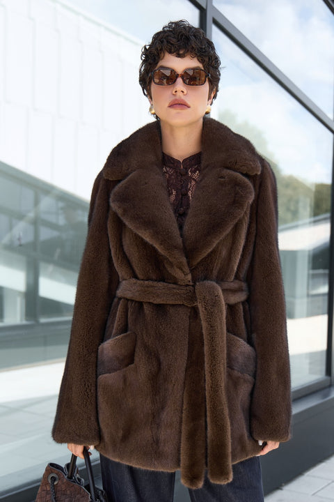 Cappotto corto in visone con cintura
