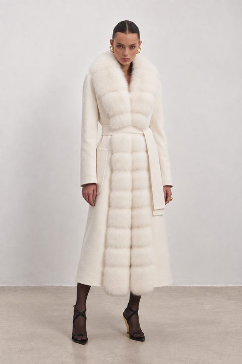 Manteau blanc cassé en cachemire et fourrure