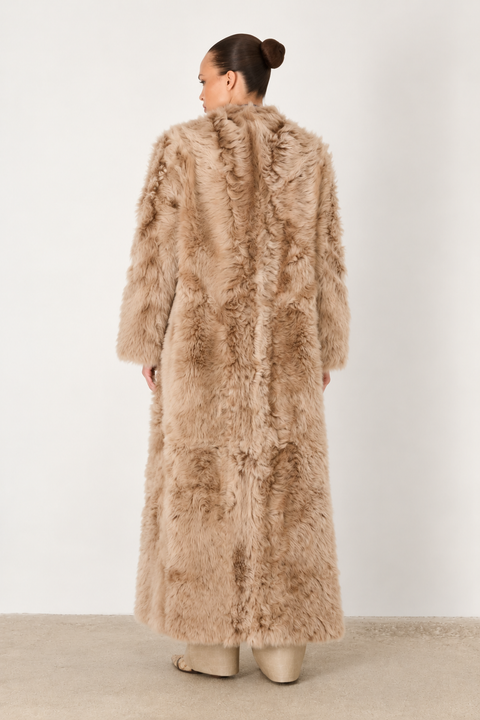 Long manteau en peau lainée de Toscane