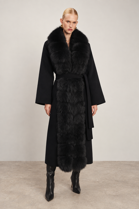 Manteau noir en cachemire avec fourrure